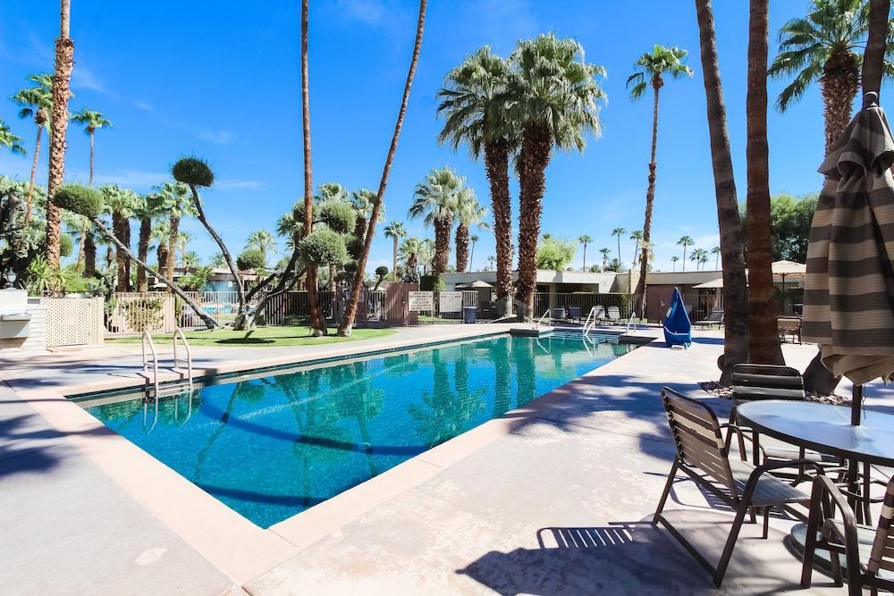 Desert Isle Resort Palm Springs Exterior photo