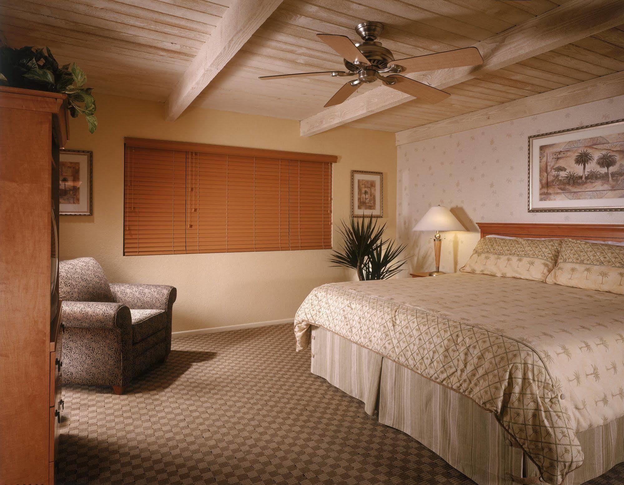 Desert Isle Resort Palm Springs Exterior photo
